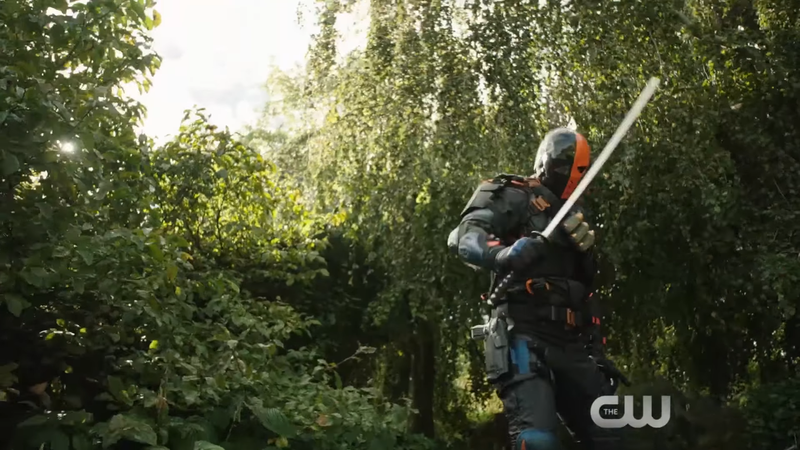 Illustration for article titled New DC/CW Crossover Trailer Reveals the Alien Menace, a Returning Foe, and More